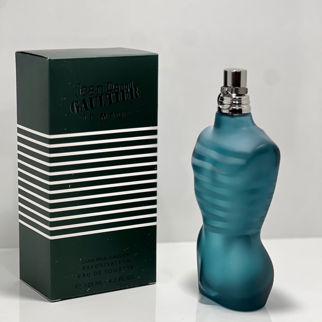 🔹 نت اولیه (Top Notes): ترکیب تازه و انرژی‌بخش مانند نارنگی، ریحان، ترنج یا گلابی (بر اساس نسخه) 🔹 نت میانی (Heart Notes): یاسمن، دارچین، ادویه‌های لطیف